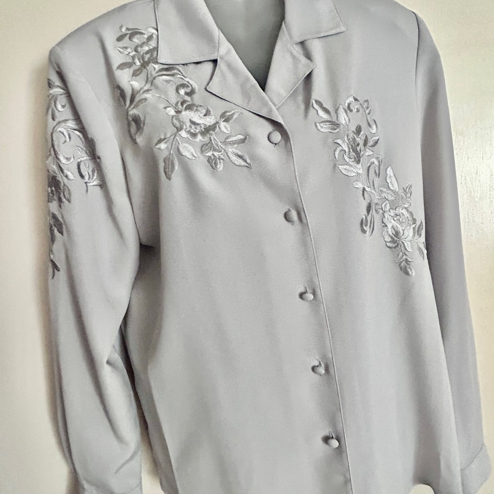 Ship n Shore Gray Blouse Embroidered Womens Sz 12 Long Sleeve